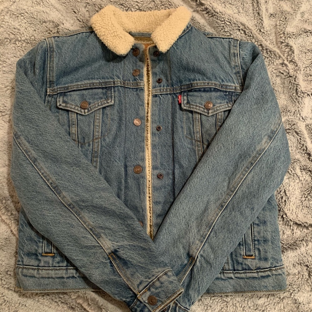 Never been worn Levi’s denim jacket